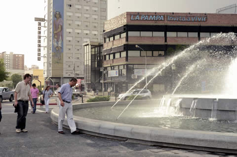 Fuente de la rotonda del Centro Cívico de Santa Rosa.