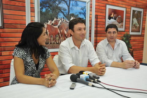 El secretario de Turismo, Santiago Amsé, hizo la presentación manifestando el acompañamiento al municipio que en conjunto con la Cámara de Comercio coordinarán la actividad.